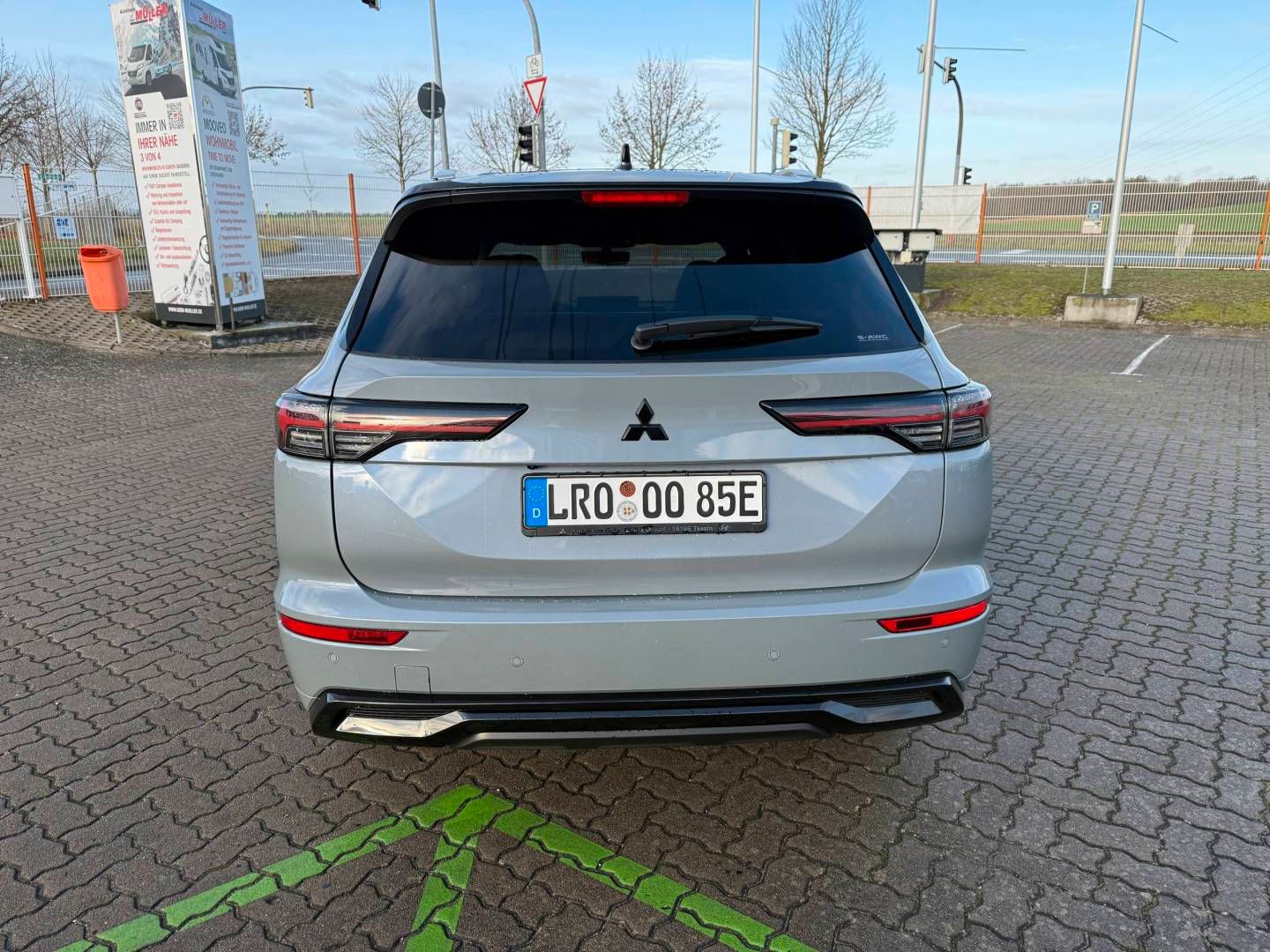 Fahrzeugabbildung Mitsubishi Outlander Plug-in TOP- Black Line