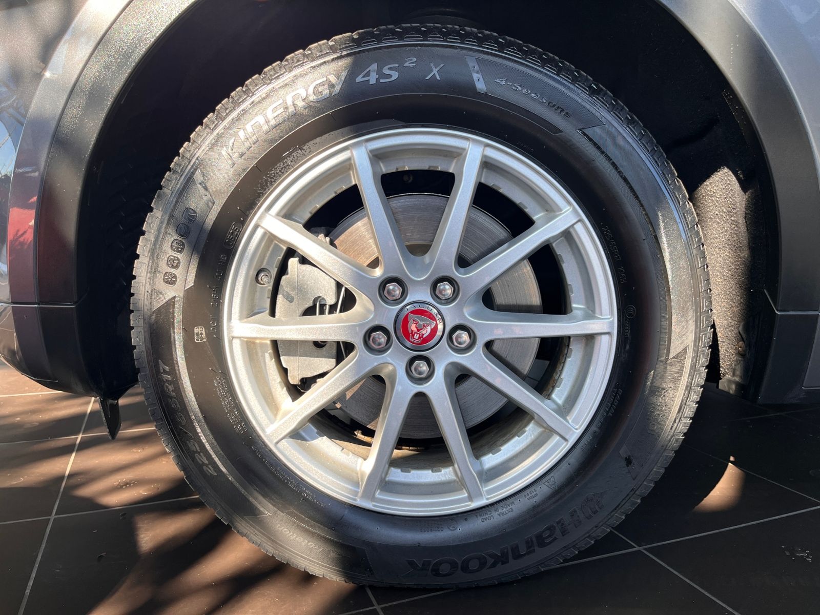 Fahrzeugabbildung Jaguar E-PACE P200 R-Dynamic AWD AHK BLACK PACK ACC