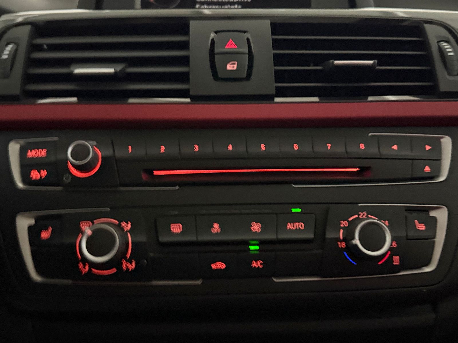 Fahrzeugabbildung BMW 320 d Lim. SPORT LINE/XENON/KAMERA/PDC/KLIMA
