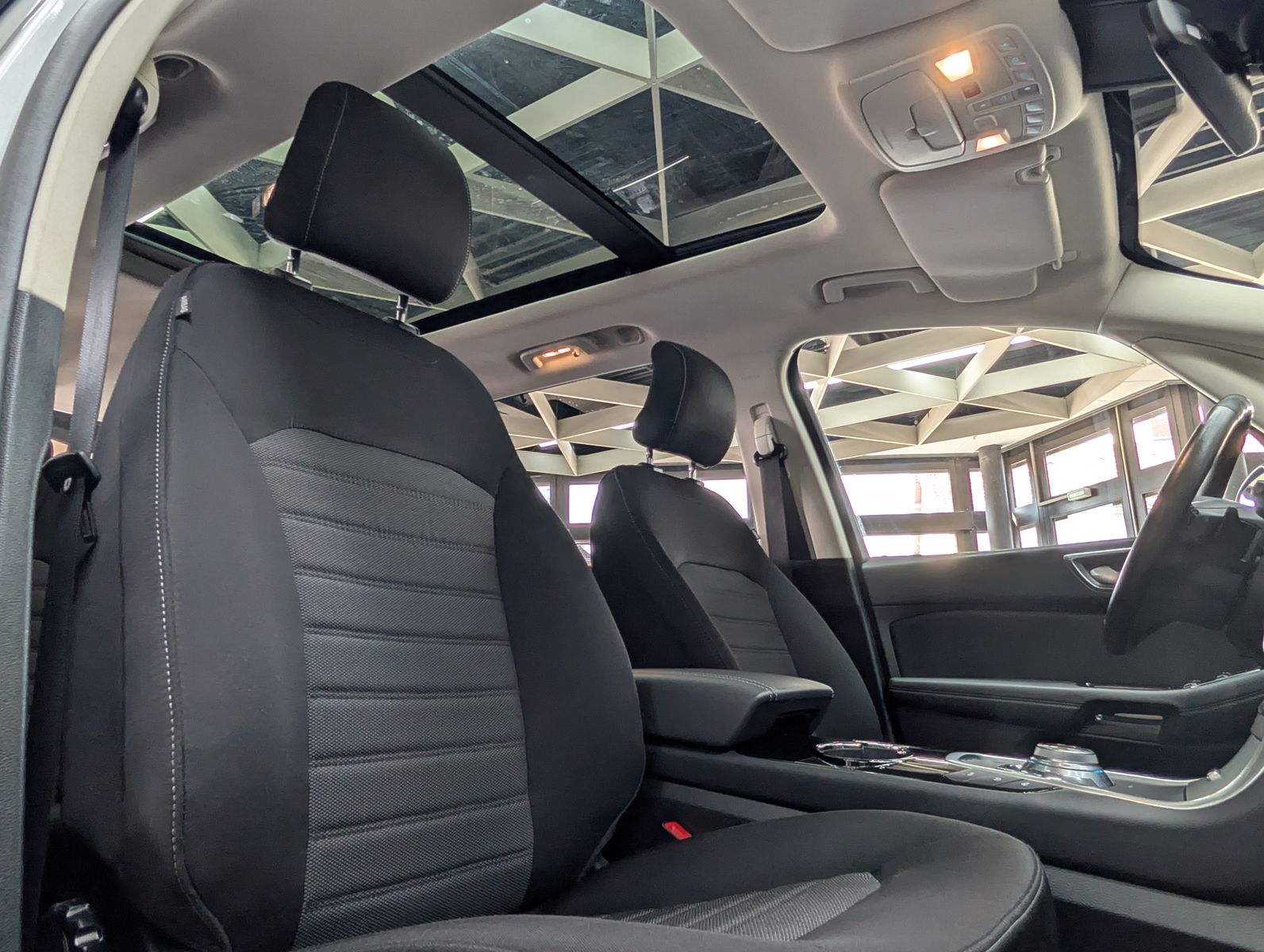 Fahrzeugabbildung Ford Galaxy Titanium 2.0 EB ACC PANO AHK LED 7-SITZE