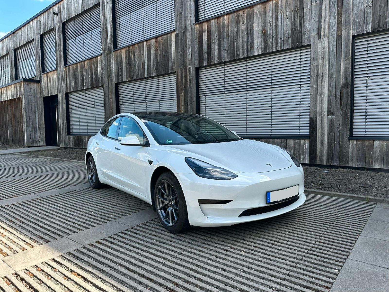 TESLA Model 3 RWD 2021 | Heckantrieb | Weiß | 239kW