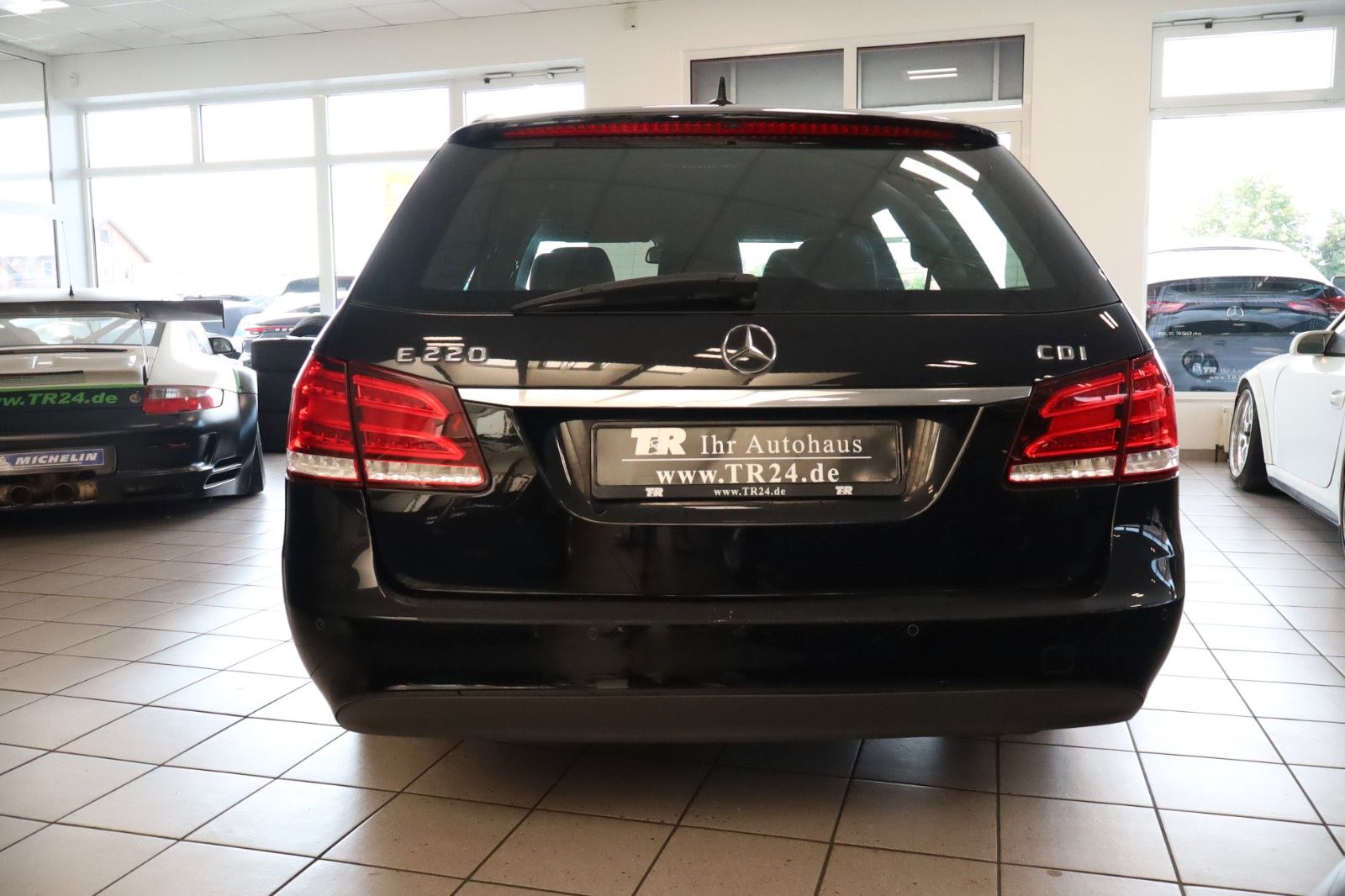 Fahrzeugabbildung Mercedes-Benz E 220 T CDI Elegance BlueEff. AHK, NAVI, 17Zoll