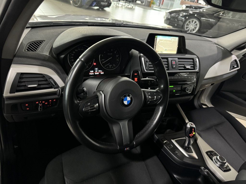 Fahrzeugabbildung BMW 120i Advantage SitzhzgPDC AHK Navi Tempomat