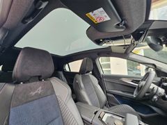 Fahrzeugabbildung Rafale 300 E-Tech Plug-in Hybrid 4x4 Atelier Alp