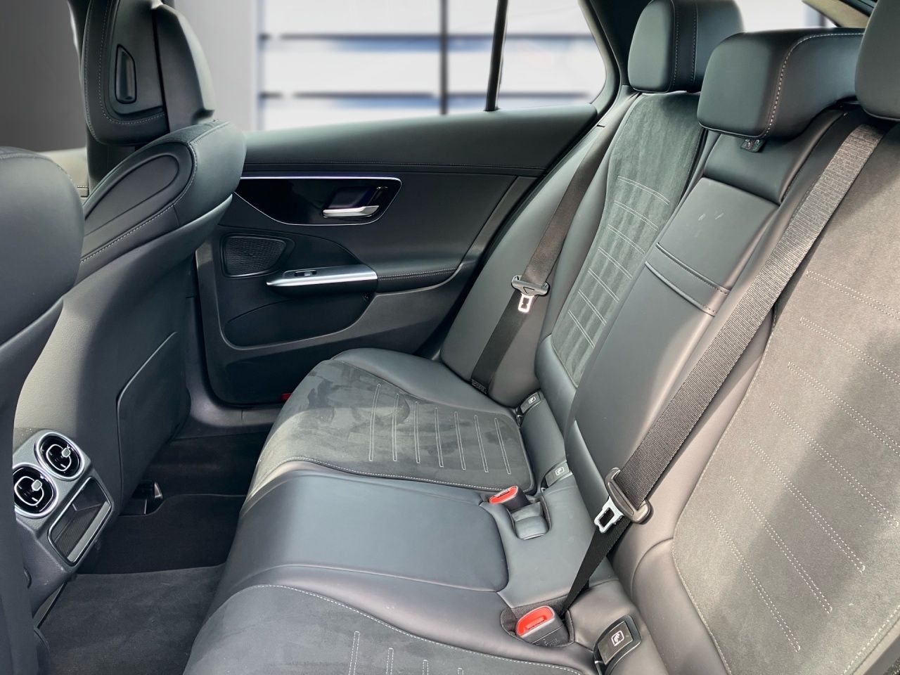 Fahrzeugabbildung Mercedes-Benz C 300 d T AMG+AHK+EASYPACK+AMBIENTE+KAMERA+