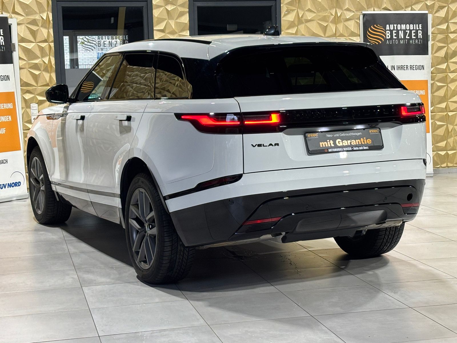 Fahrzeugabbildung Land Rover Range Rover Velar R-Dynamic/KAMERA/Design-Paket