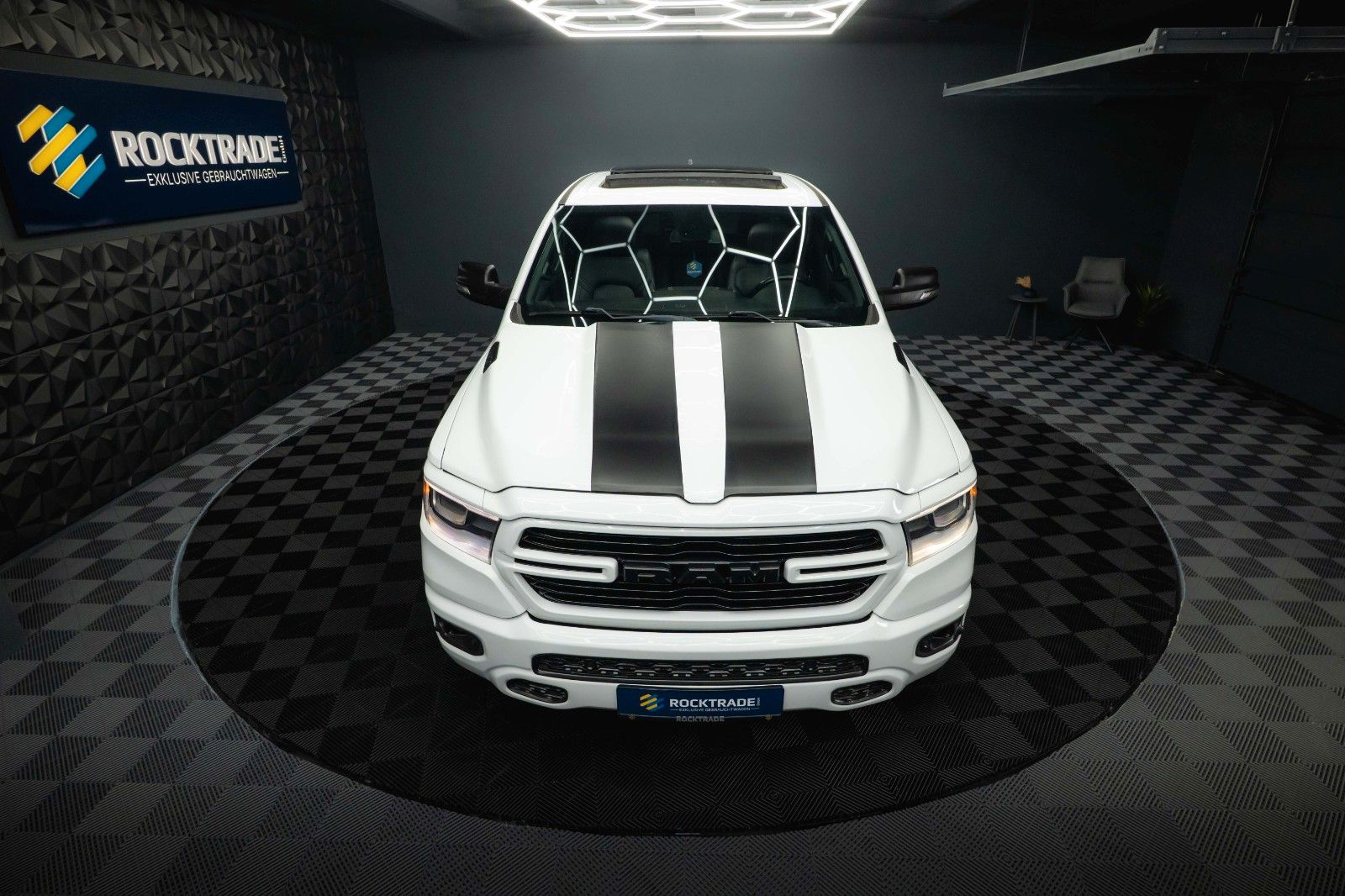 Fahrzeugabbildung Dodge RAM 5.7 V8 HEMI 4x4 OFFROAD Night-Paket *PANO*