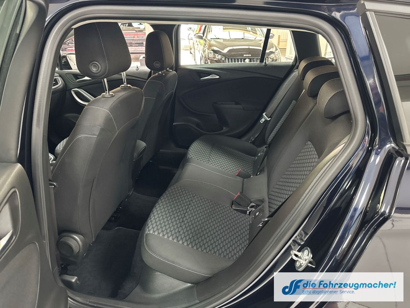 Fahrzeugabbildung Opel Astra K Sports Tourer Edition Start Stop Navi AC
