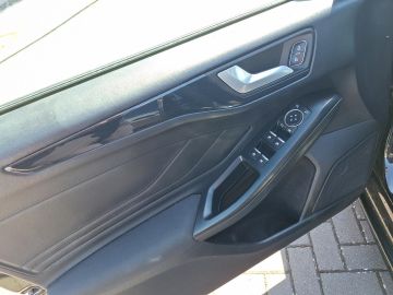 Ford Focus ST-Line 1.0 °LED°Navi°Kamera°SHZ°Keyless°