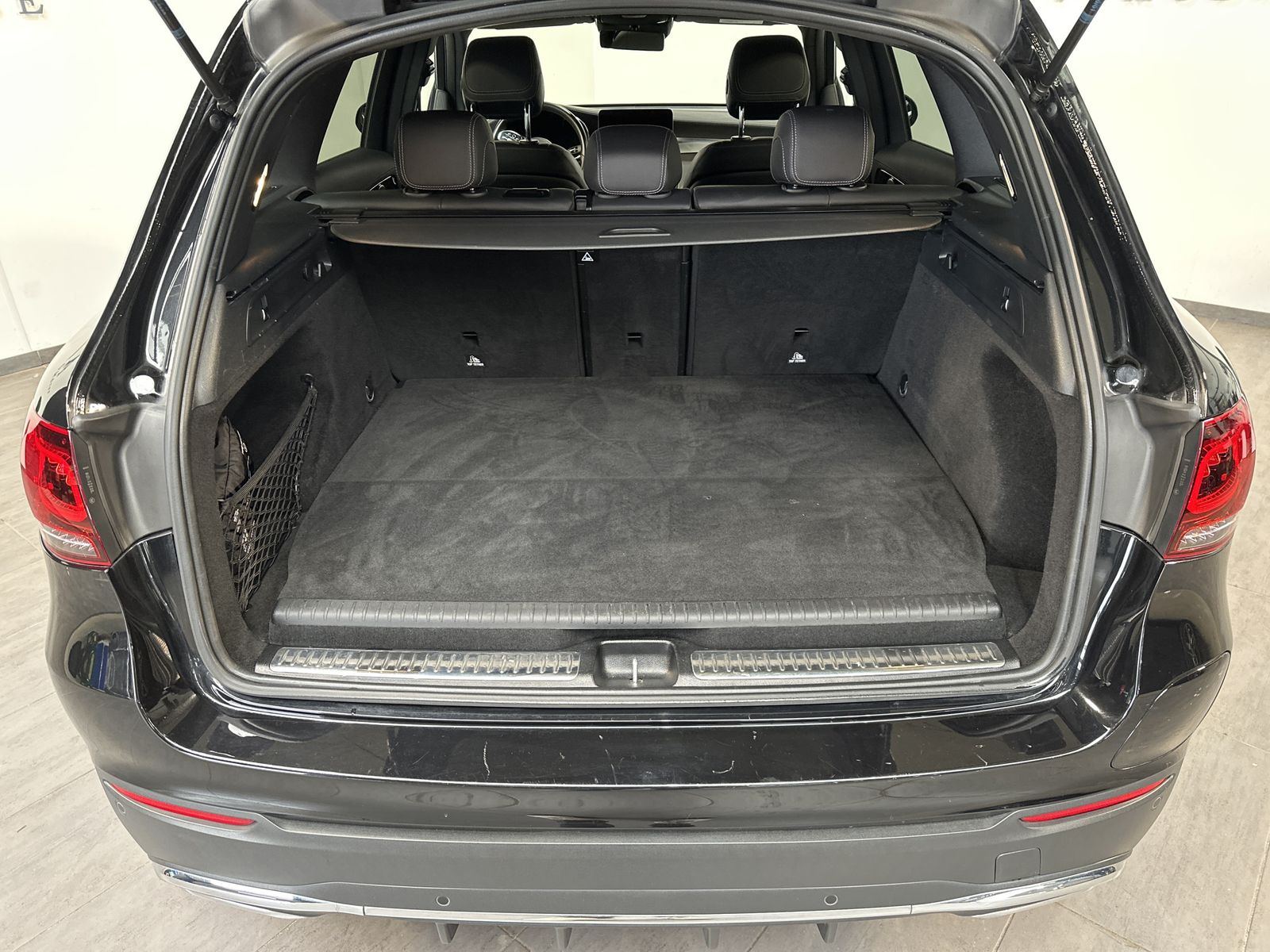 Fahrzeugabbildung Mercedes-Benz GLC 300e 4MATIC AMG Line NAV+HUD+LED+ACC+19ZO+PP