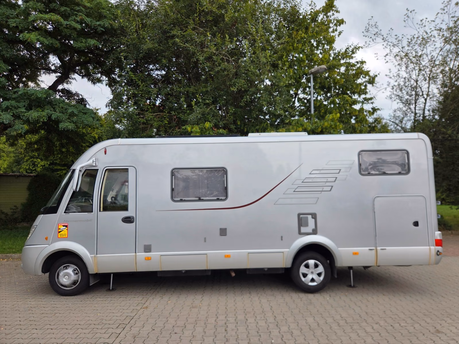 HYMER / ERIBA / HYMERCAR B675 SL MB Aut.-Hubst.-Luftf.-Solar-SAT-TV-AHK