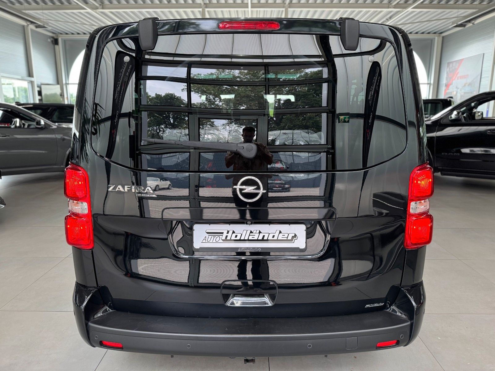 Fahrzeugabbildung Opel Vivaro 2.0 CDTI Automatik Zafira Life "AHK PANO"