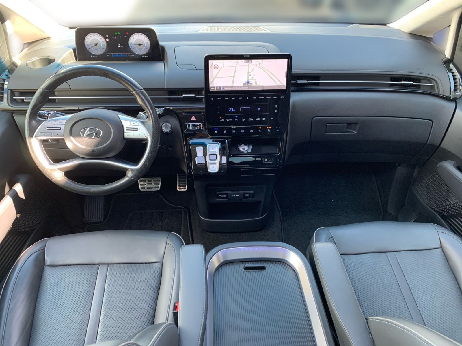 Fahrzeugabbildung Hyundai STARIA 2.2 CRDi Signature 4WD Panorama