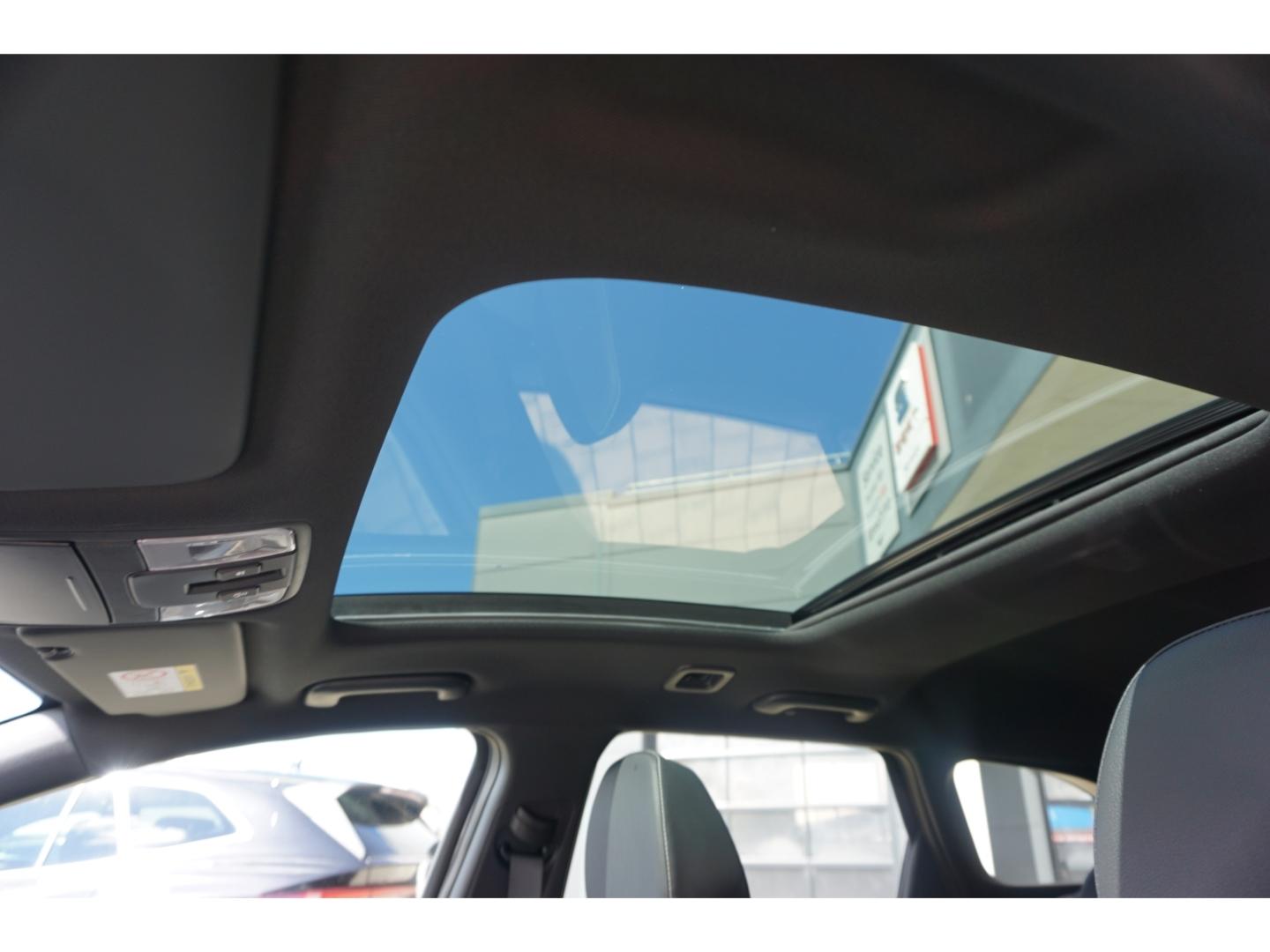 Kia Ceed_sw 1.5T 140 GT Line DCT7 Pano AHK Navi LED 