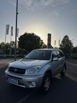 Toyota RAV 4 1.8-l-VVT-i 4x2 - 8-fach bereift - gebrauchte Toyota RAV 4 aus dem Jahr 2004