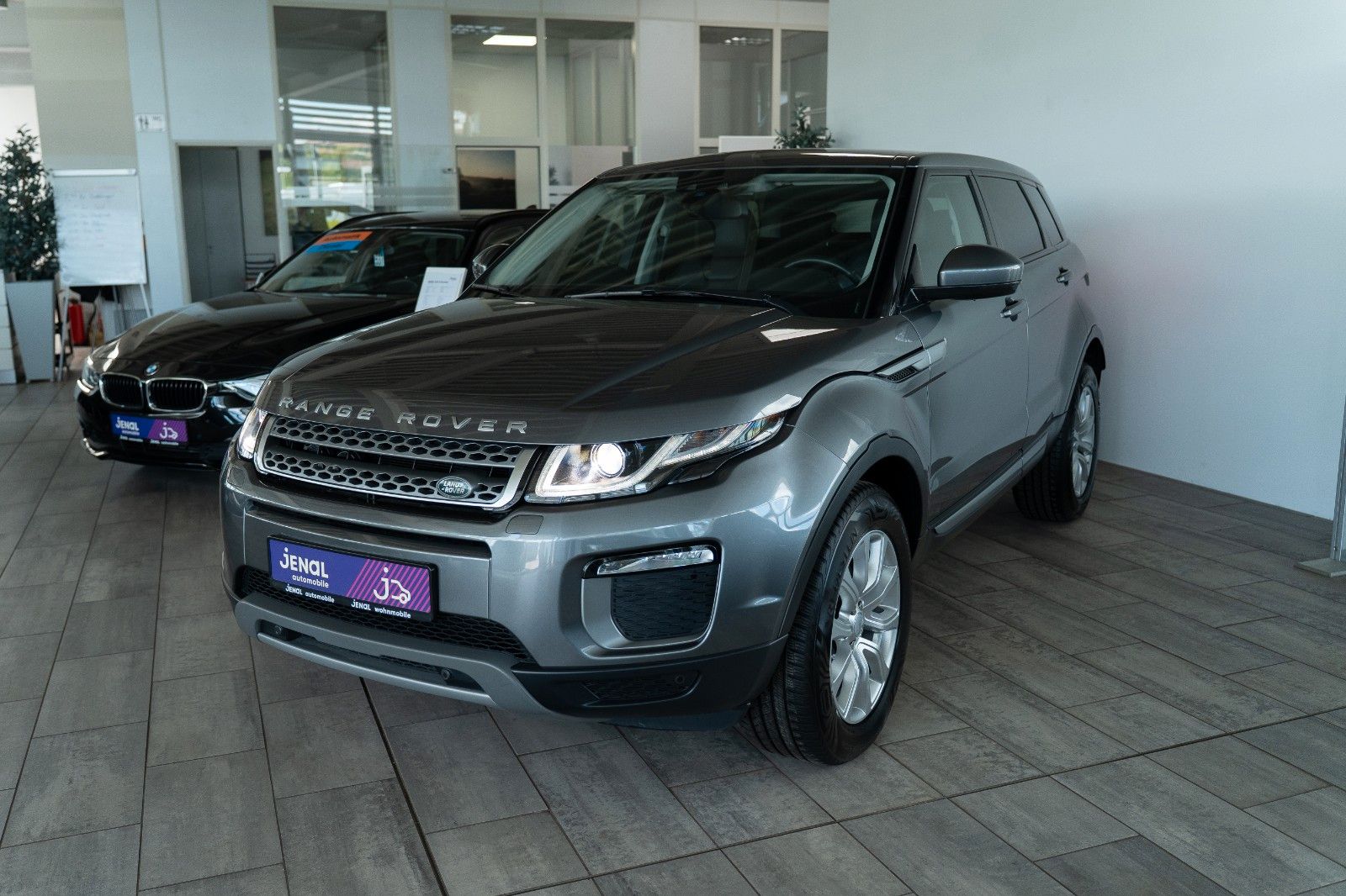 Fahrzeugabbildung Land Rover Range Rover Evoque SE 4x4 AUTOM/PANO/SHZ