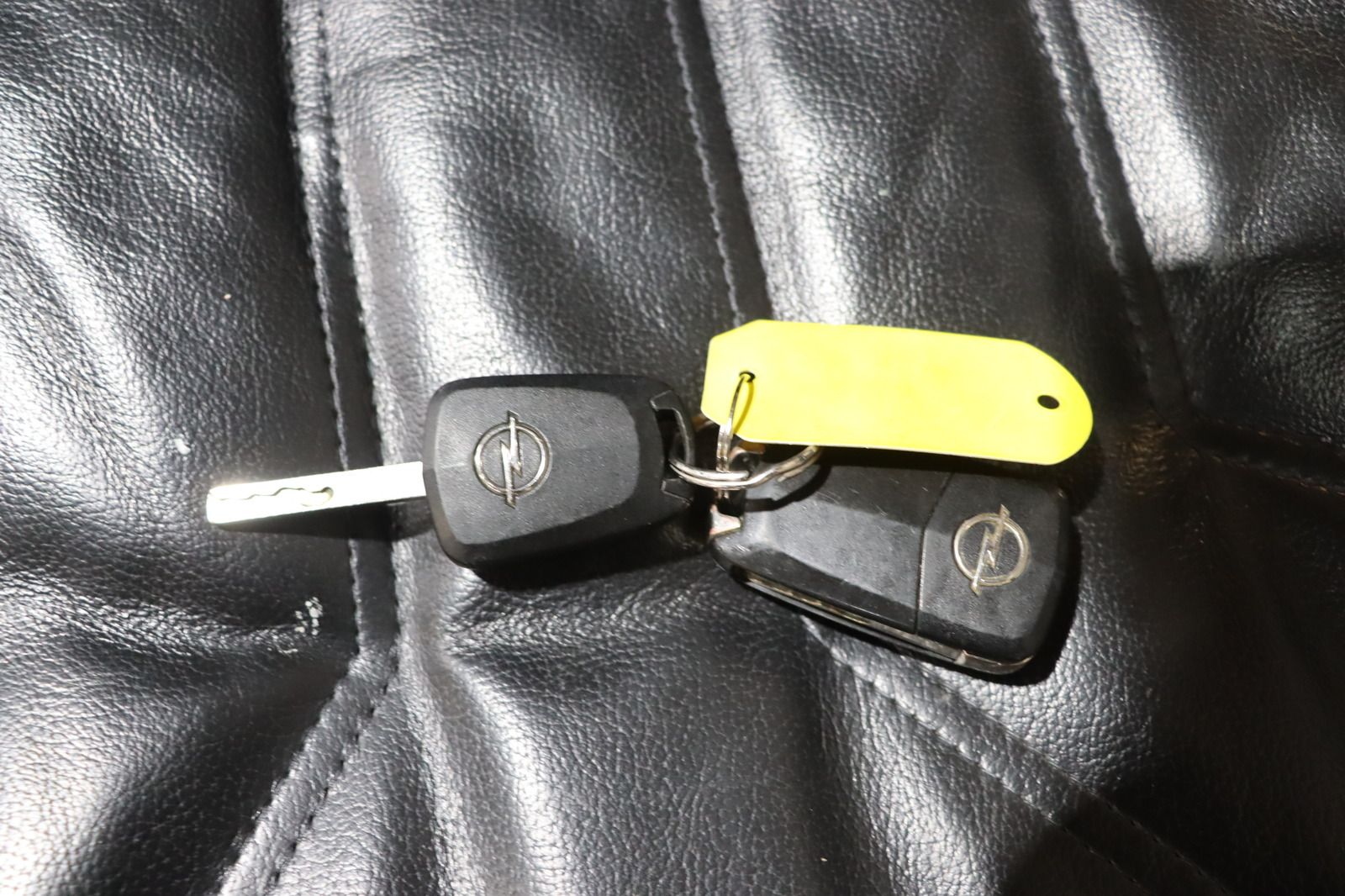 Fahrzeugabbildung Opel Meriva 1.4 HU/AU 11.26 Edition