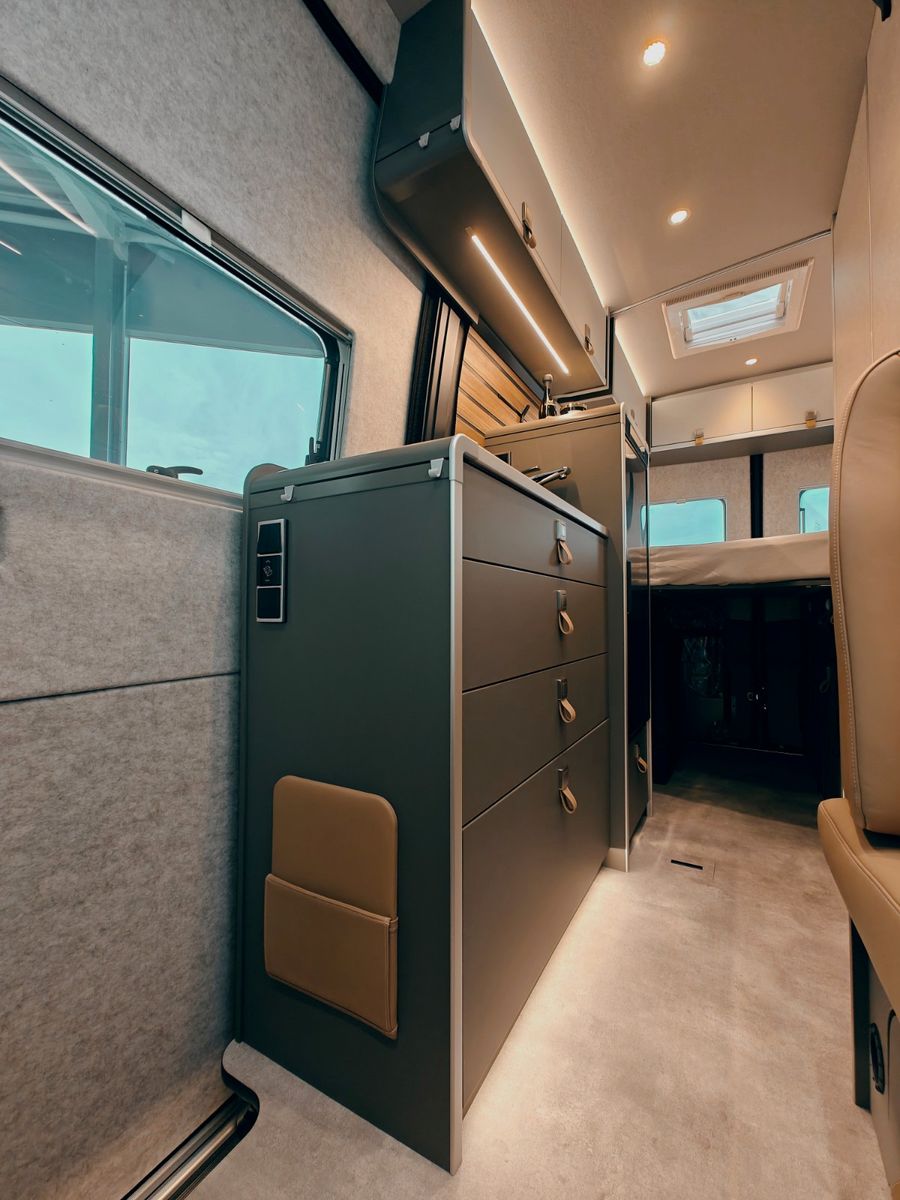 Fahrzeugabbildung HYMER / ERIBA / HYMERCAR GRAND CANYON S MB 600 4x4² RSX - TRIPLE CARBON