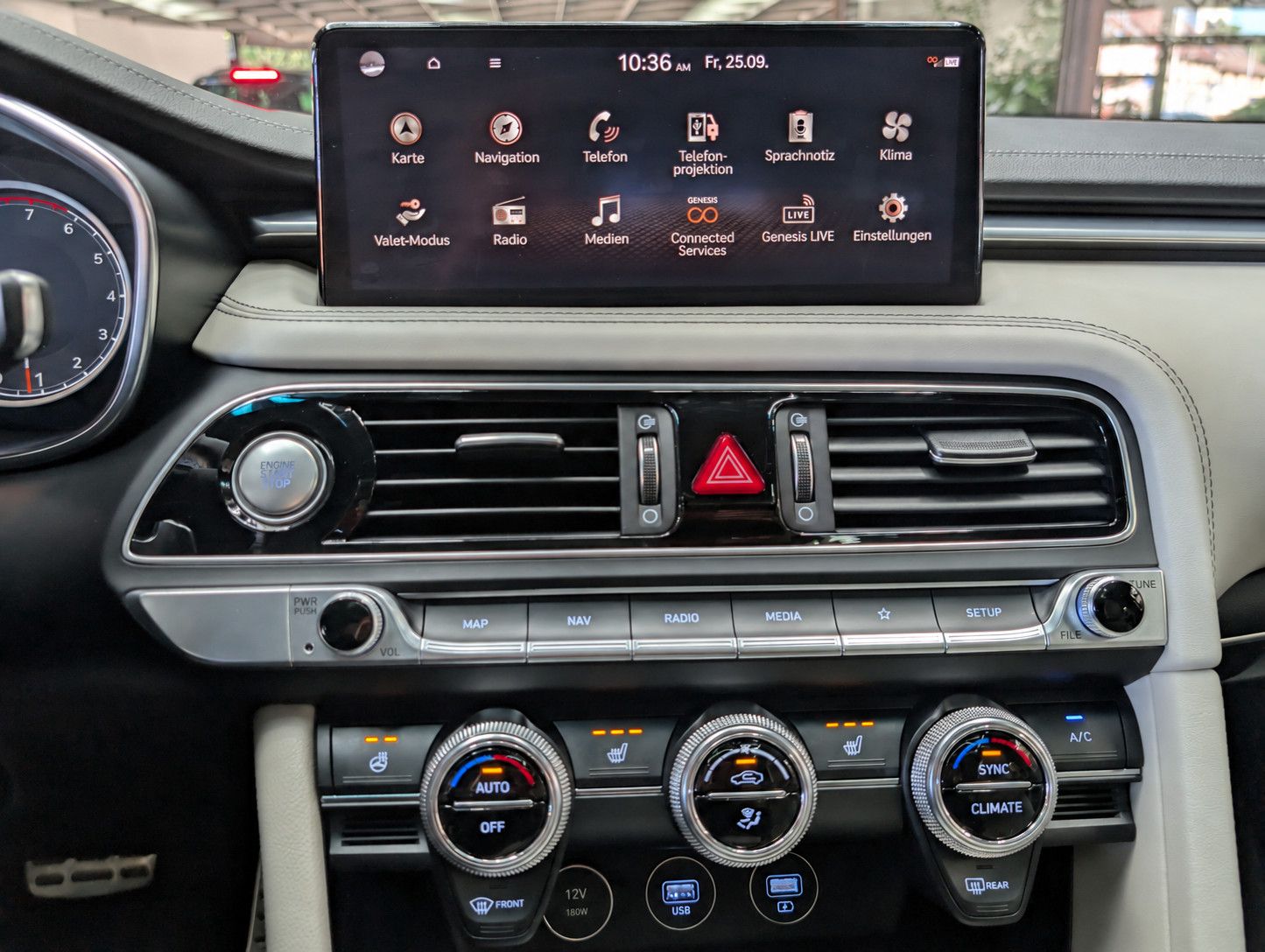 Fahrzeugabbildung Genesis G70 2.0 T-GDI Sport PANO*LEDER*ACC*LED*KAM*19"LM