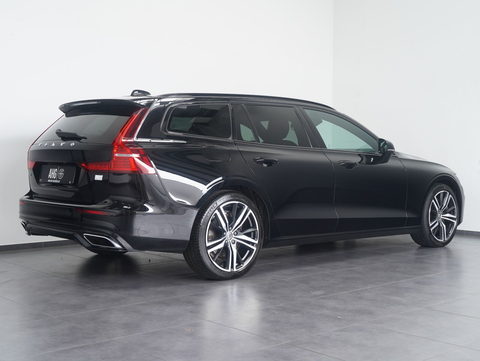 Fahrzeugabbildung Volvo V60 T6 AWD Recharge Plug-In R Design ACC/4C/AHK
