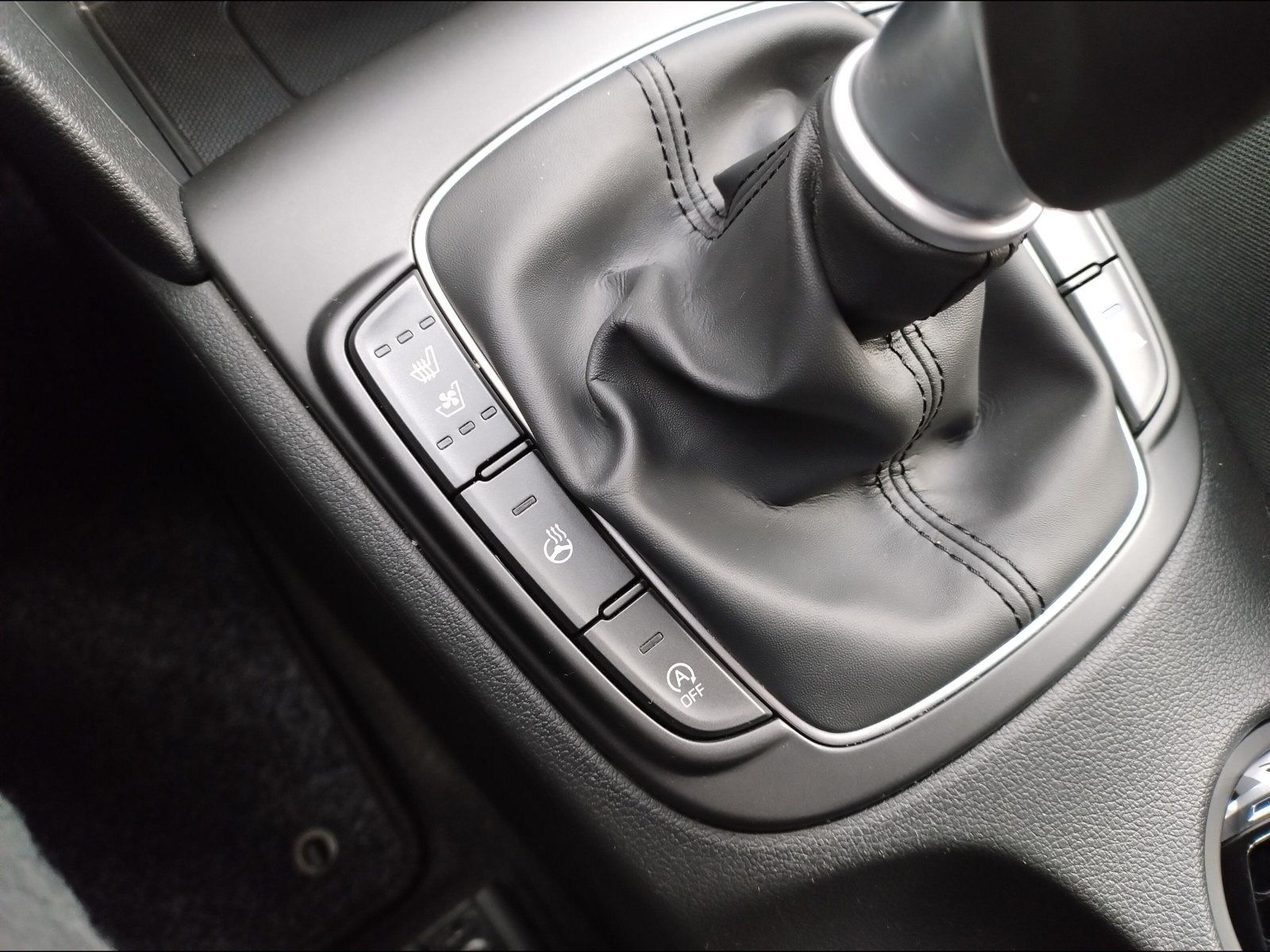 Fahrzeugabbildung Hyundai KONA Premium 2WD NAVIPAKET SITZPAKET ab 199€ Mtl
