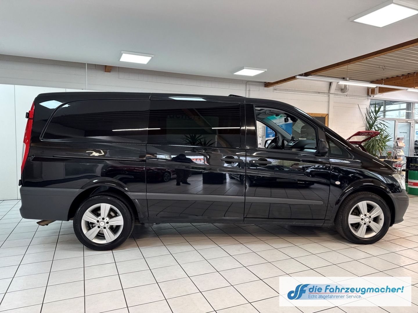 Fahrzeugabbildung Mercedes-Benz Vito Kasten 122 CDI 3,0 V6 lang Luftfe. BI.XENON