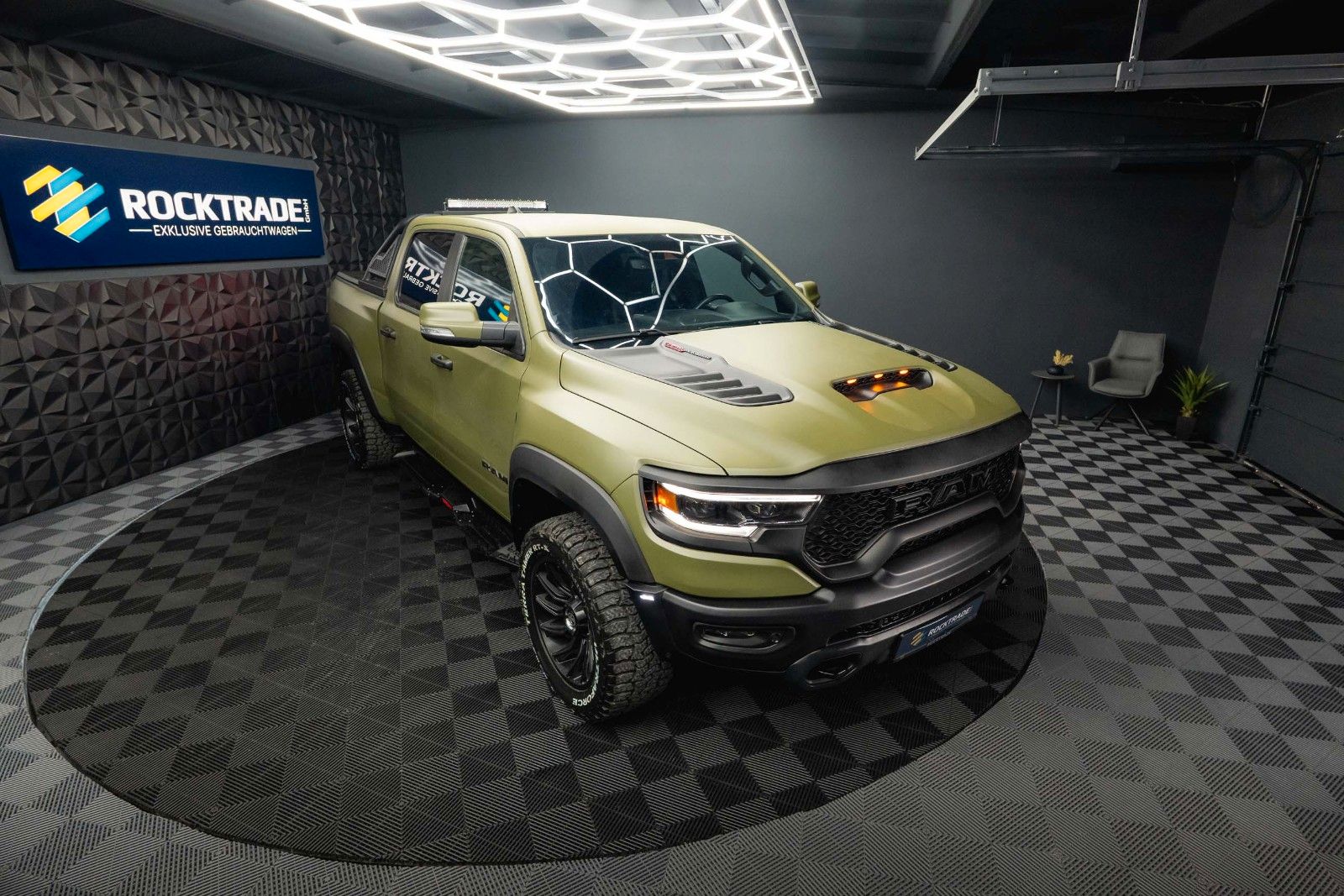 Fahrzeugabbildung Dodge RAM 5.7 V8 HEMI 4x4 LARAMIE OFFROAD TRX Styling