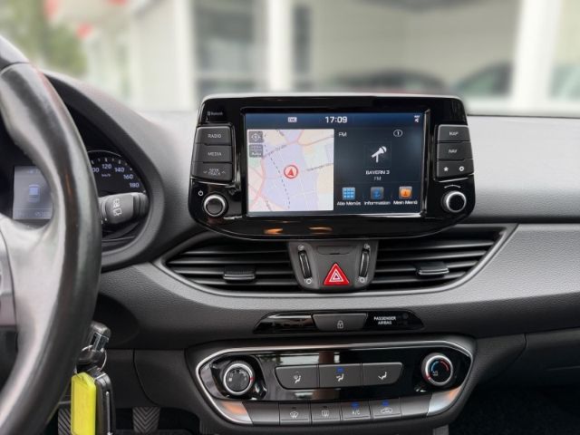 Fahrzeugabbildung Hyundai i30 Select 1.4 Navi Apple CarPlay Android Auto F