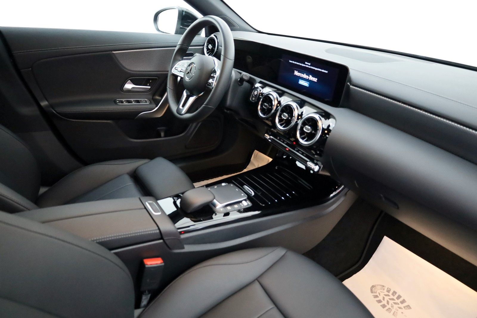Fahrzeugabbildung Mercedes-Benz CLA 200d SB Leder,Navi,LED,Kamera,SH,SR+WR