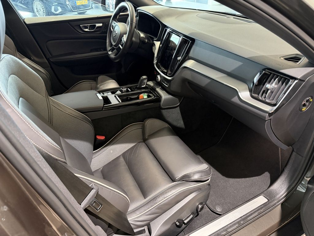 Volvo S60 2.0 Recharge T6 AWD R-Design imagem 3