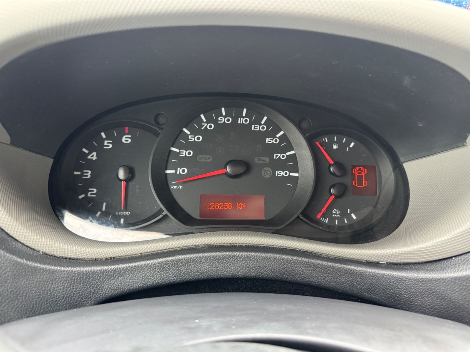 Fahrzeugabbildung Renault Master III Kasten L2H2 HKa 3,3t Klimaanlage