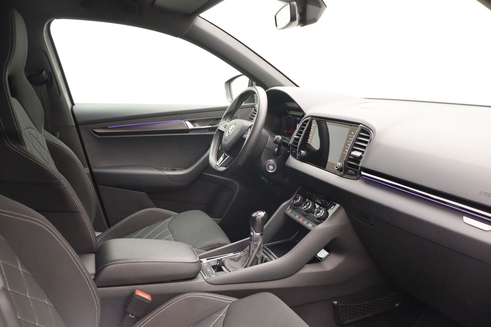 Fahrzeugabbildung SKODA Karoq 1.5 Ambition SPORTLINE LED NAVI ACC