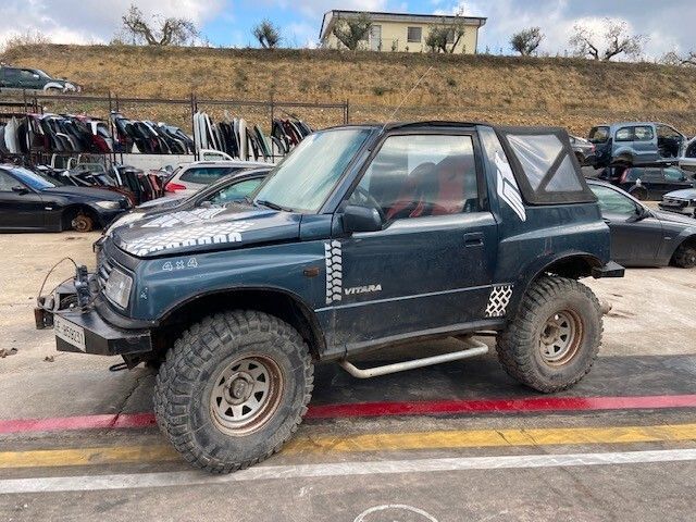 Suzuki Vitara off road