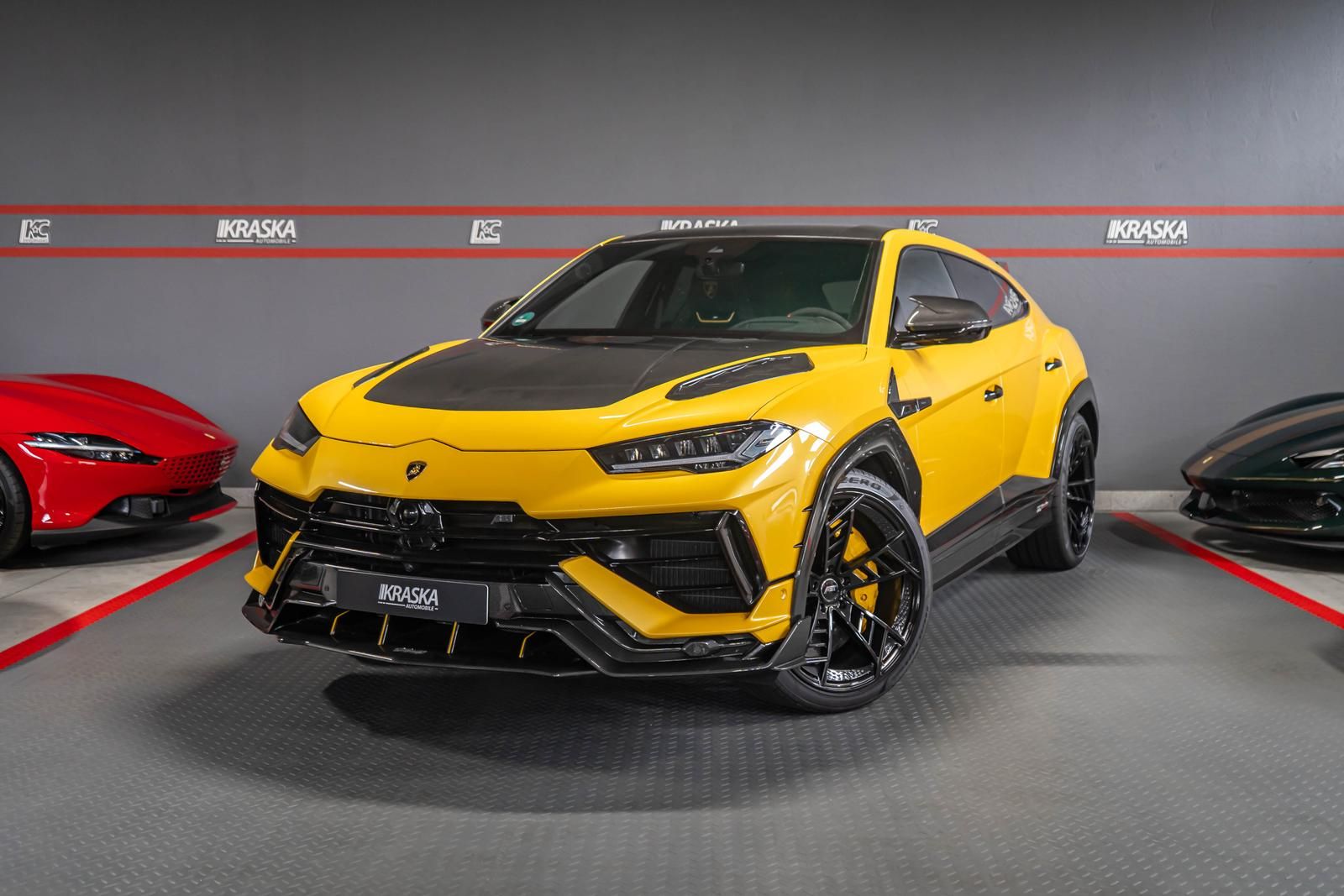 LAMBORGHINI Urus