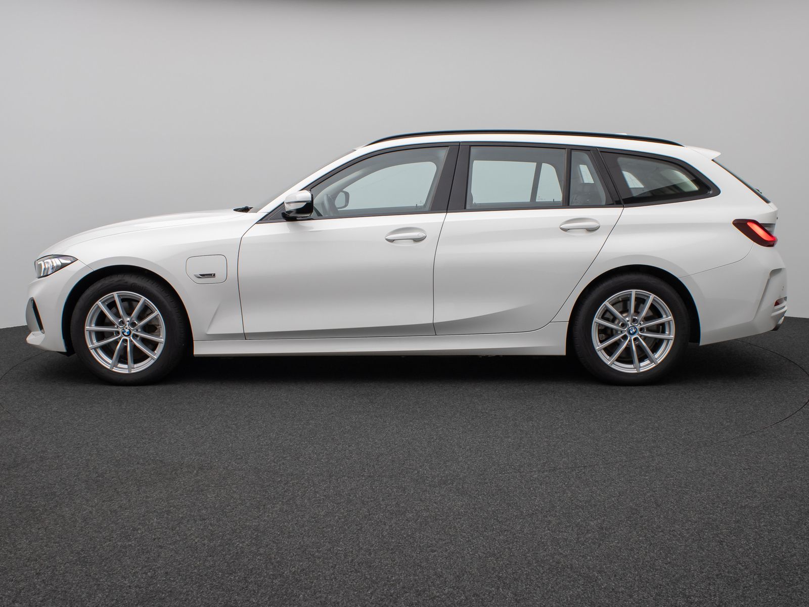 Fahrzeugabbildung BMW 330e xD Panorama DAB CockPit+ Widscr Sport Leder