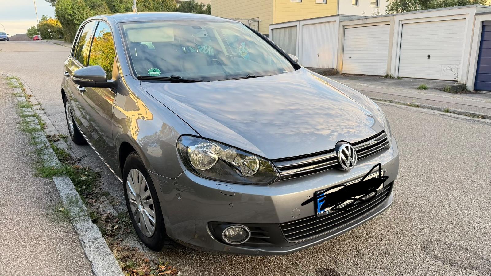 Volkswagen Golf 2010 — interior