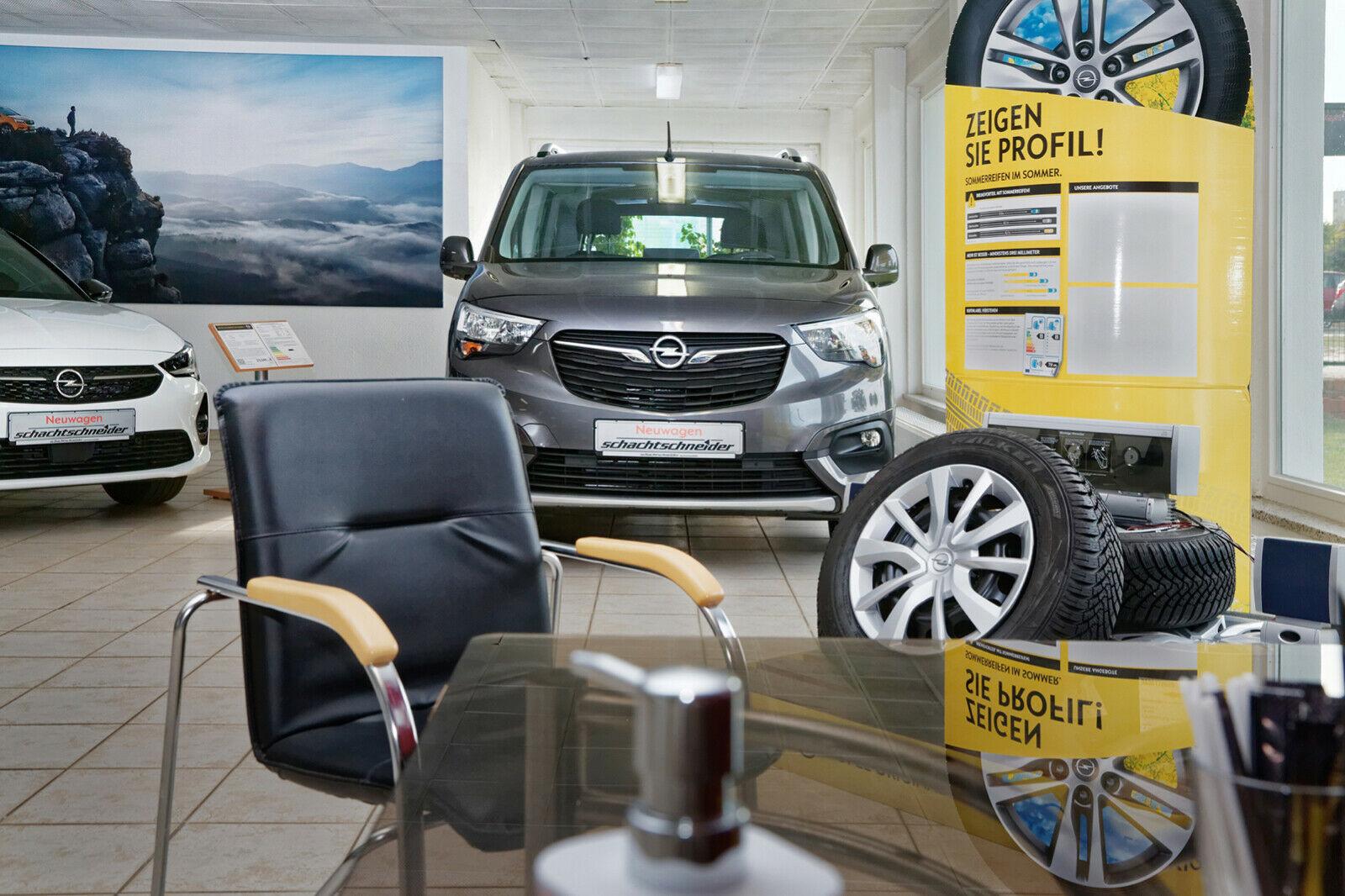 showroom-image-bottom