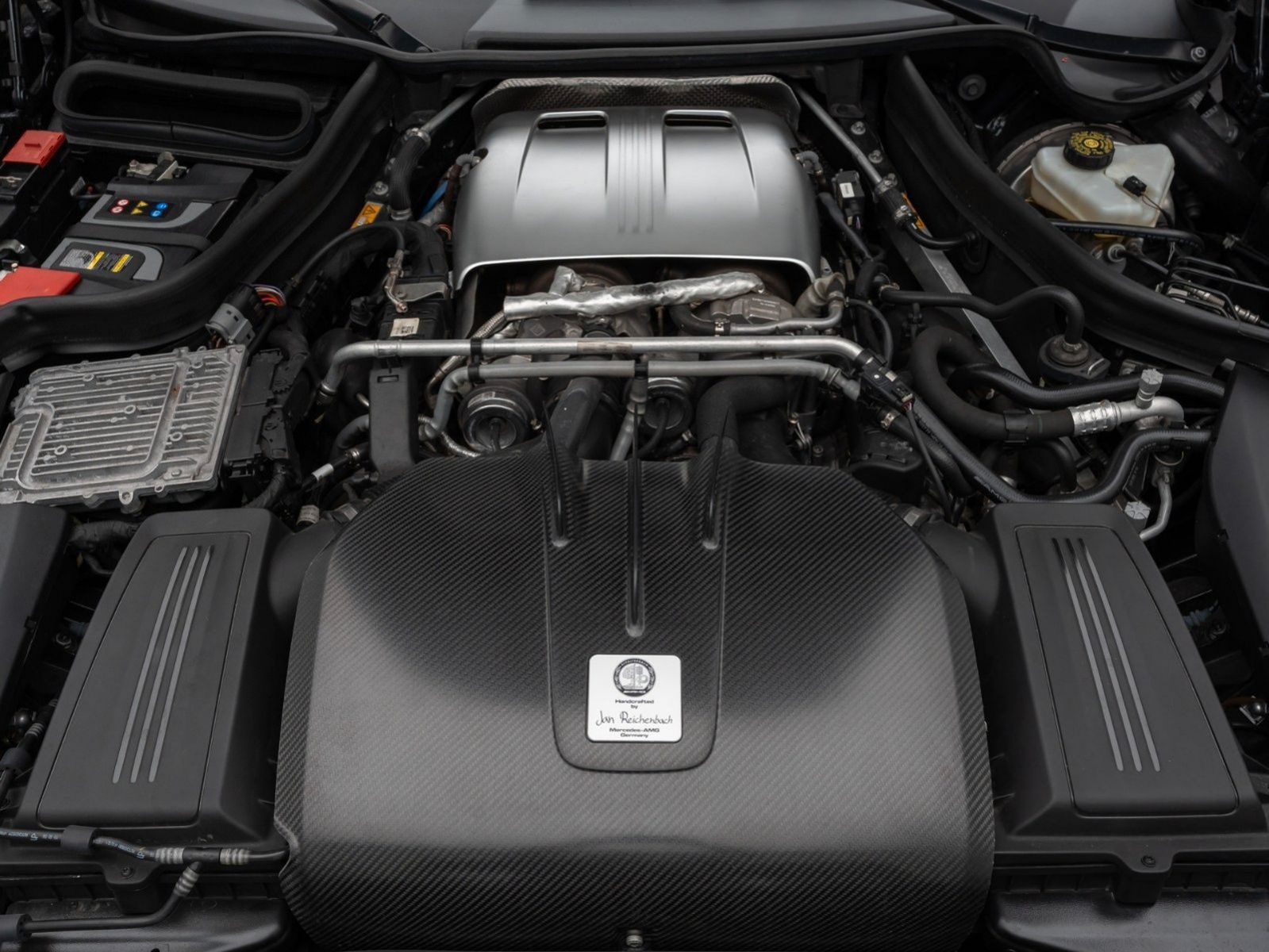 Fahrzeugabbildung Mercedes-Benz AMG GT C AMG GTC 4.0 V8 Black Series 1of1 900PS
