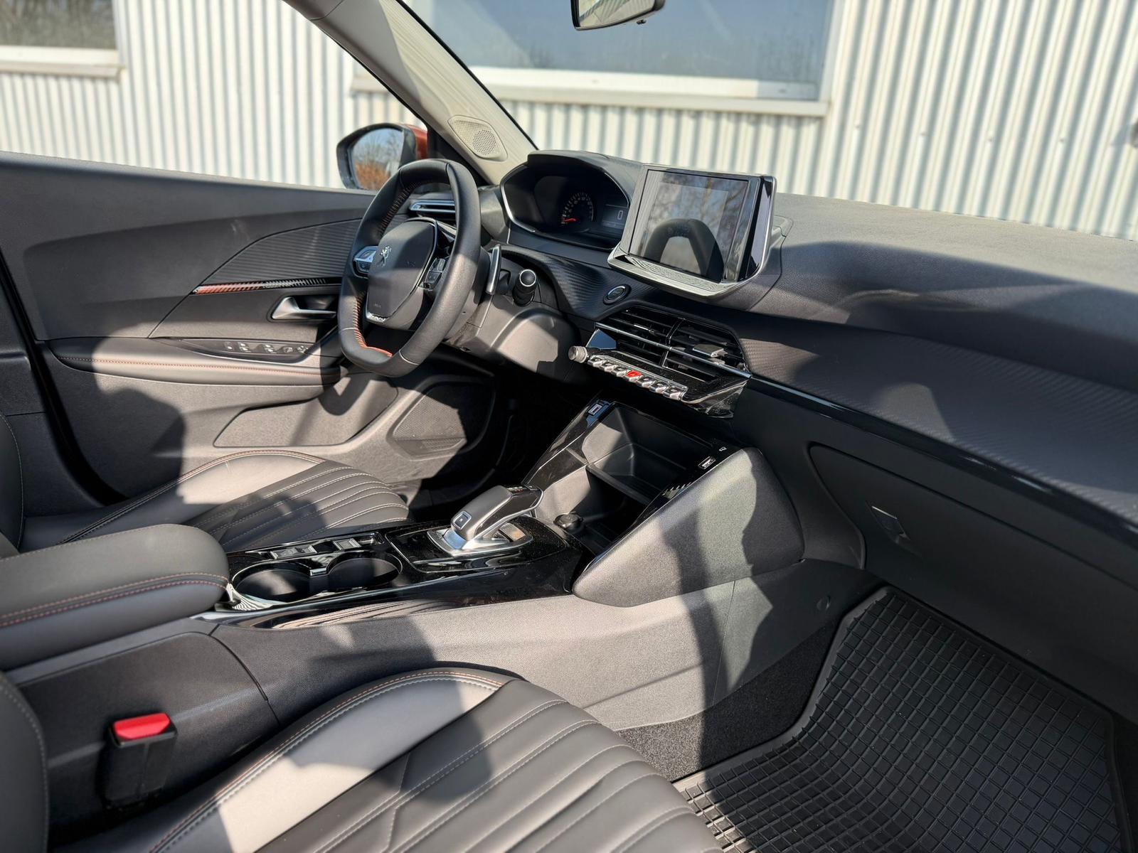 Peugeot 2008 HYBRID136 e-DSC6 Allure GT Pano*Leder*360