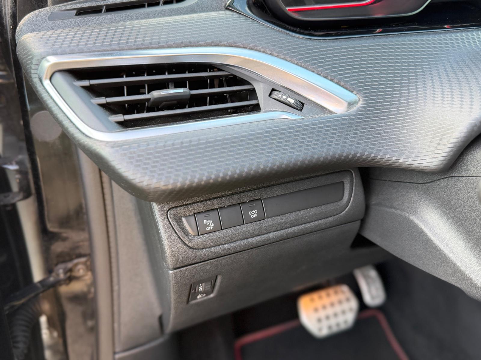 Peugeot 2008 Allure GT-Line Aut. *LEDER*KAMERA*NAVI*LED*