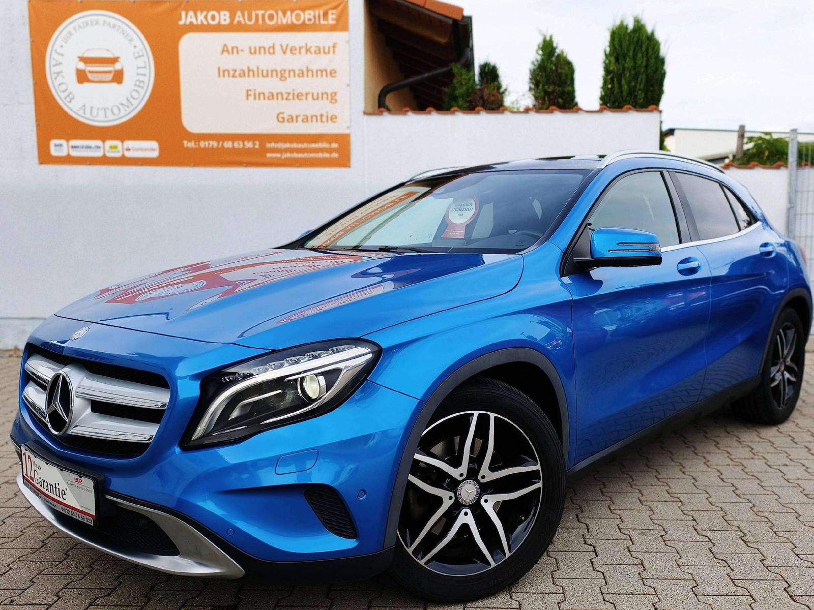 Mercedes-Benz GLA 250 1.Hand TÜV Neu Panoramadach NAVI XENON E