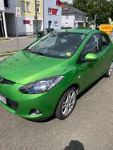 Mazda 2 1.3 55kW Independence Independence - Mazda 2: Grün, Metallic
