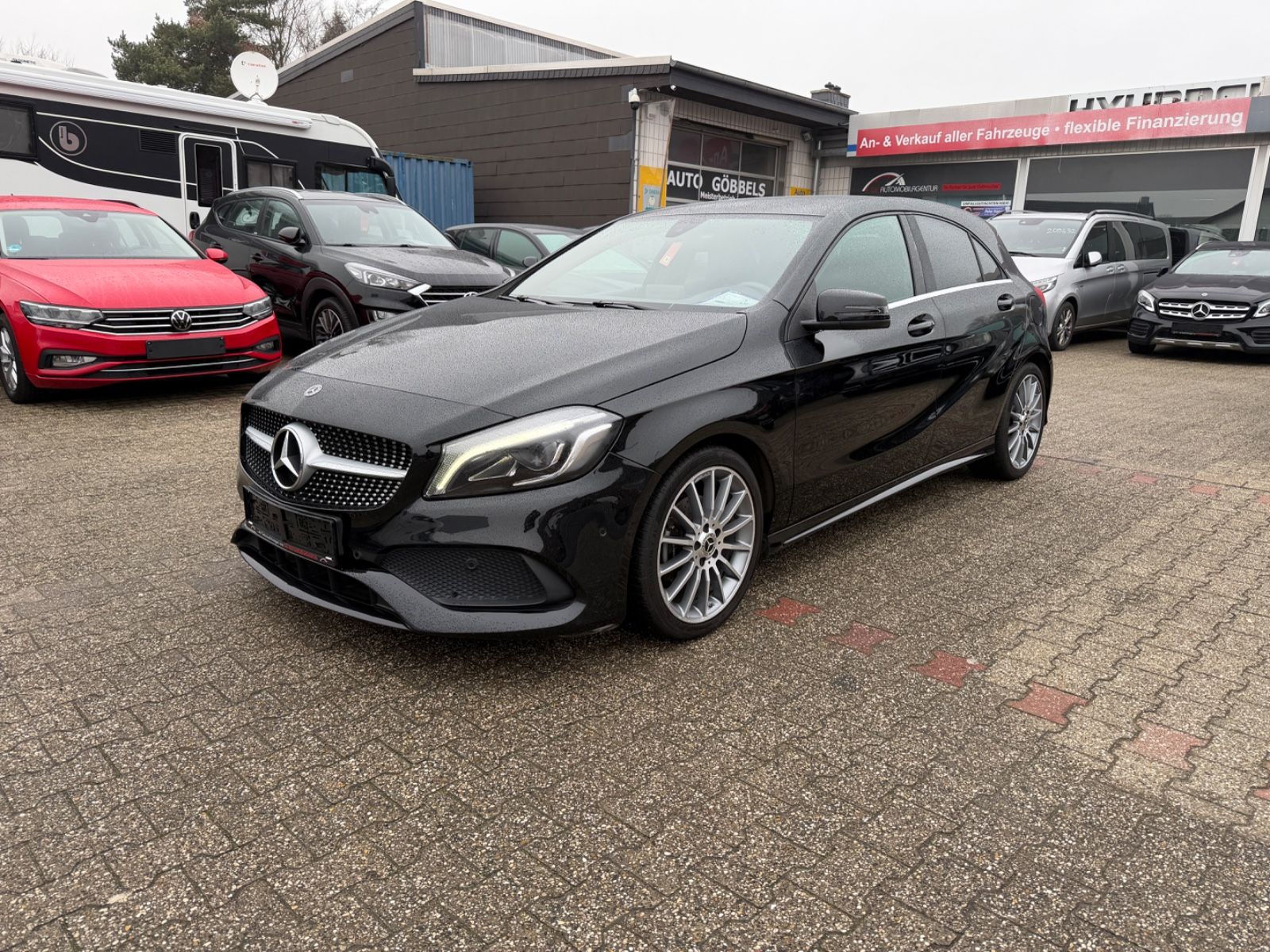 MERCEDES-BENZ A 200 AMG Paket LED Facelift Tempo PDC NAVI