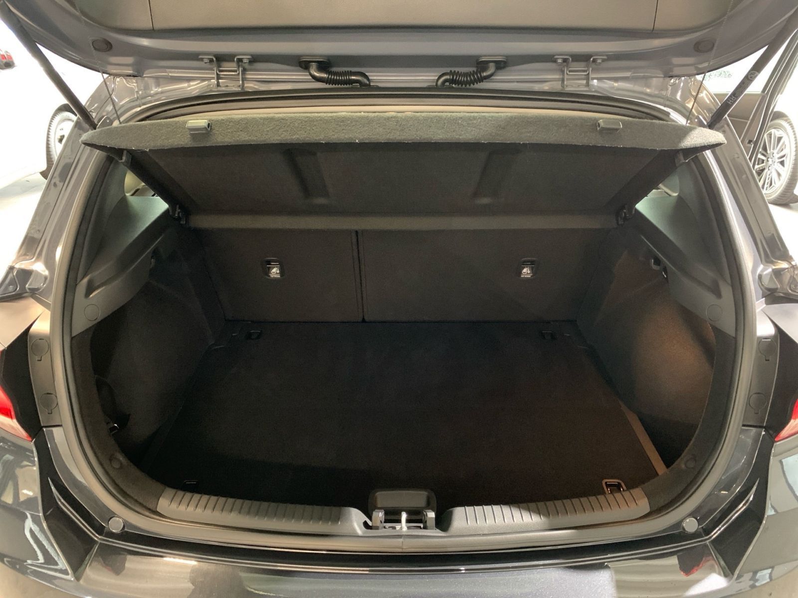 Fahrzeugabbildung Hyundai i30 1.0 T-GDI Edition 30 1Hd Allwetter