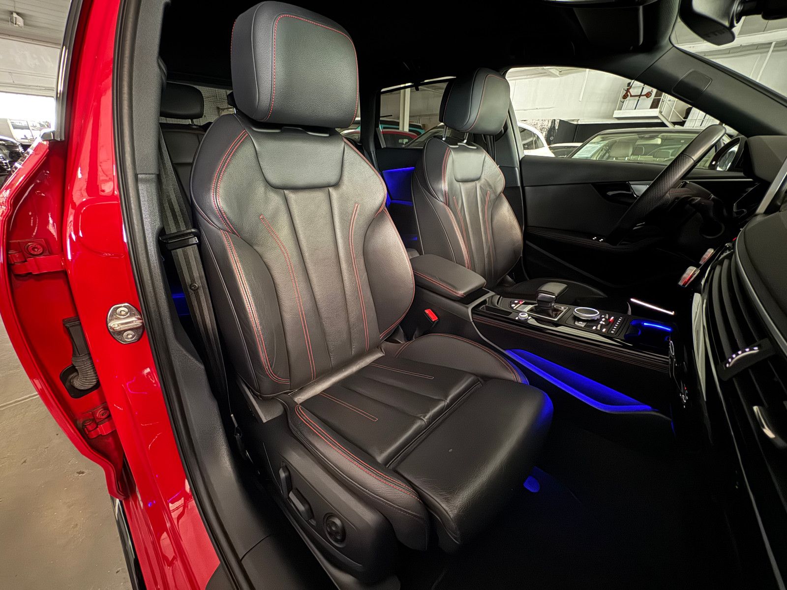 Fahrzeugabbildung Audi A4 2.0 TFSI G-TRON 3X S-LINE BLACK EDITION VOLL