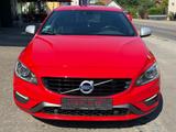 Volvo V60  Momentum R Design Automatik - rote Volvo V60