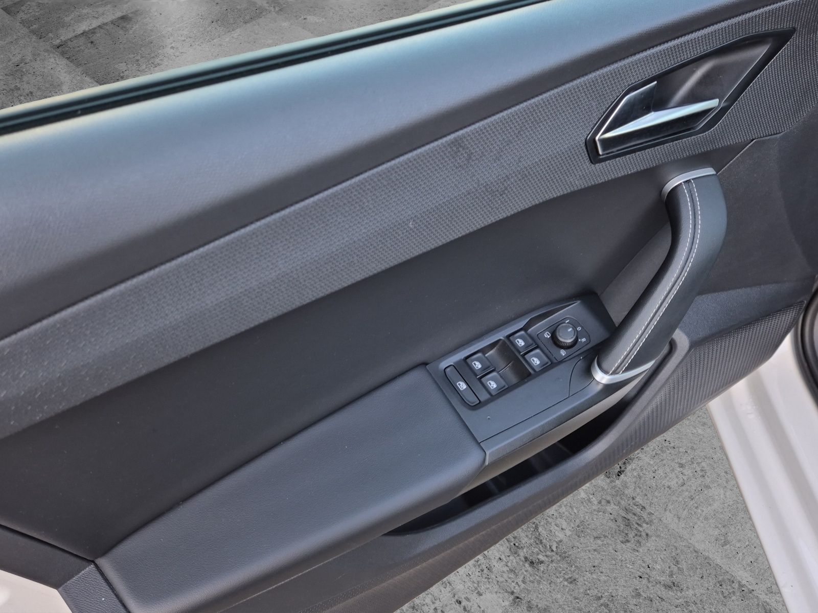 Fahrzeugabbildung SEAT Leon ST TDI Style DSG LED Navi AID ACC RFK beats