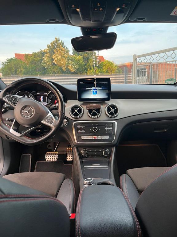 Mercedes-Benz CLA 180