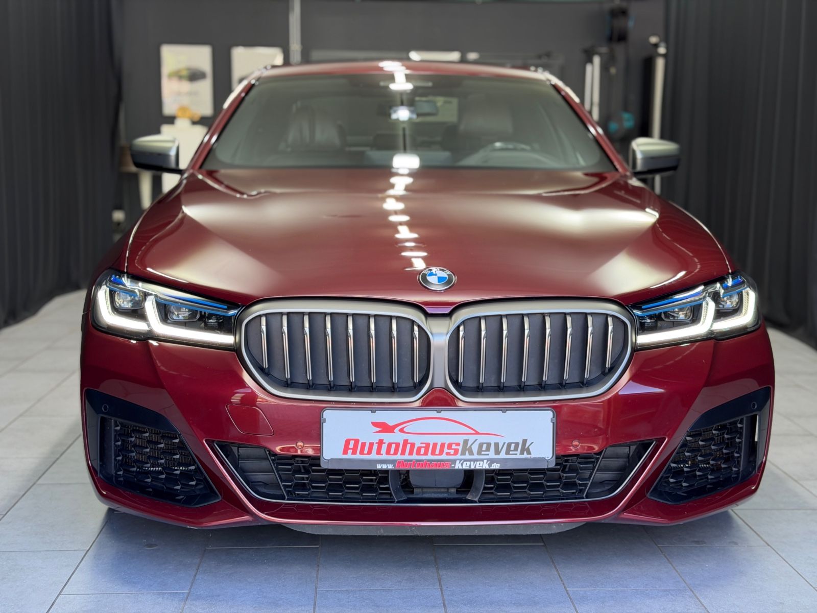 Fahrzeugabbildung BMW M550 i xDrive Limousine|INDIVIDUAL|LASER|H&K|HuD