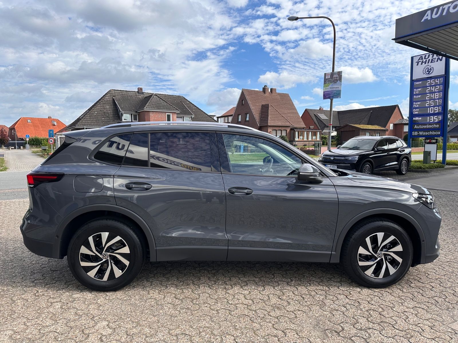 Fahrzeugabbildung Volkswagen Tiguan 1.5 eTSI Life DSG AHK/360°/APP/ACC/Keyles